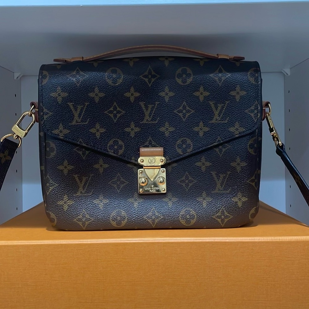 Louis Vuitton Pochette Metis- Monogram
